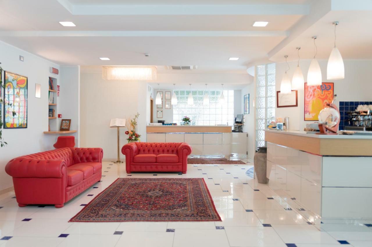Hotel Haus Charlotte San Benedetto del Tronto Exterior foto